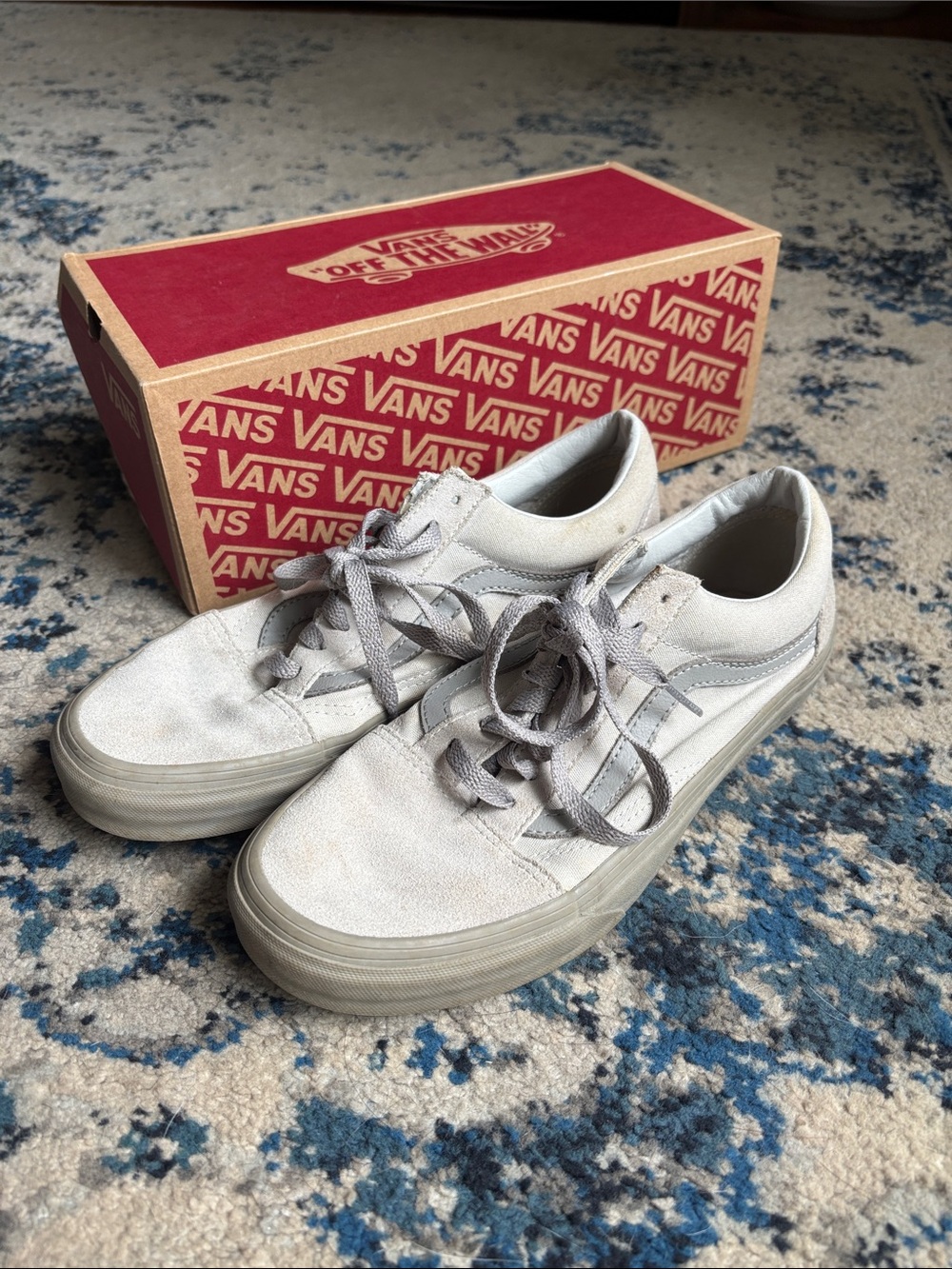 Vans Low-Top Lace-Up Sneakers in Light Gray